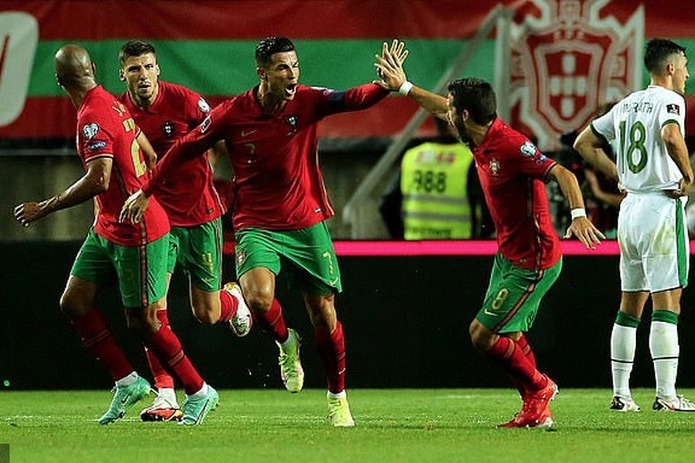 Cởi áo ăn mừng, C.Ronaldo nhận án treo giò ở vòng loại World Cup - 2 Cởi áo ăn mừng, C.Ronaldo nhận án treo giò ở vòng loại World Cup - 2