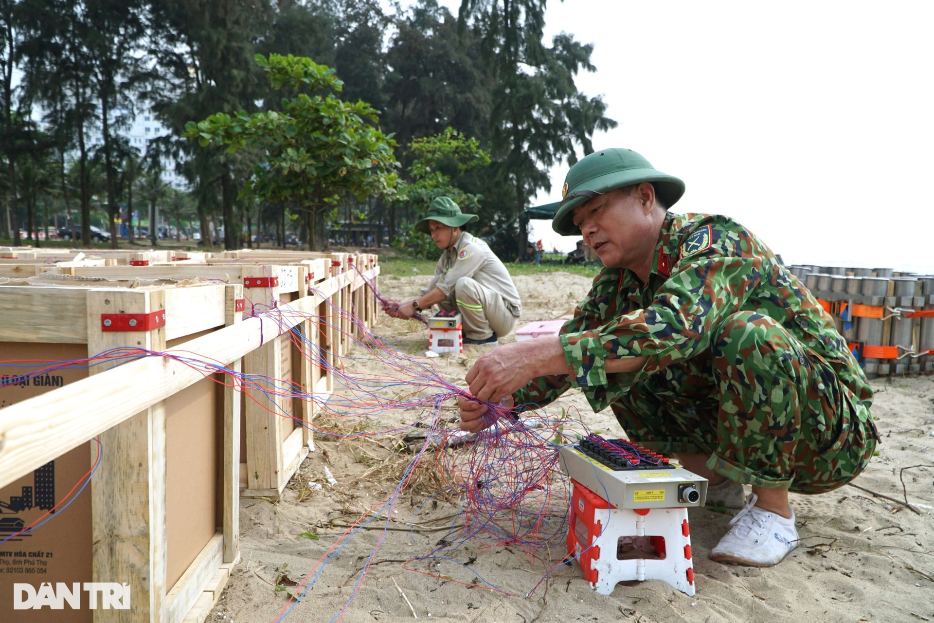 Bên trong trận địa pháo hoa ở Sầm Sơn trước giờ khai hỏa - 9