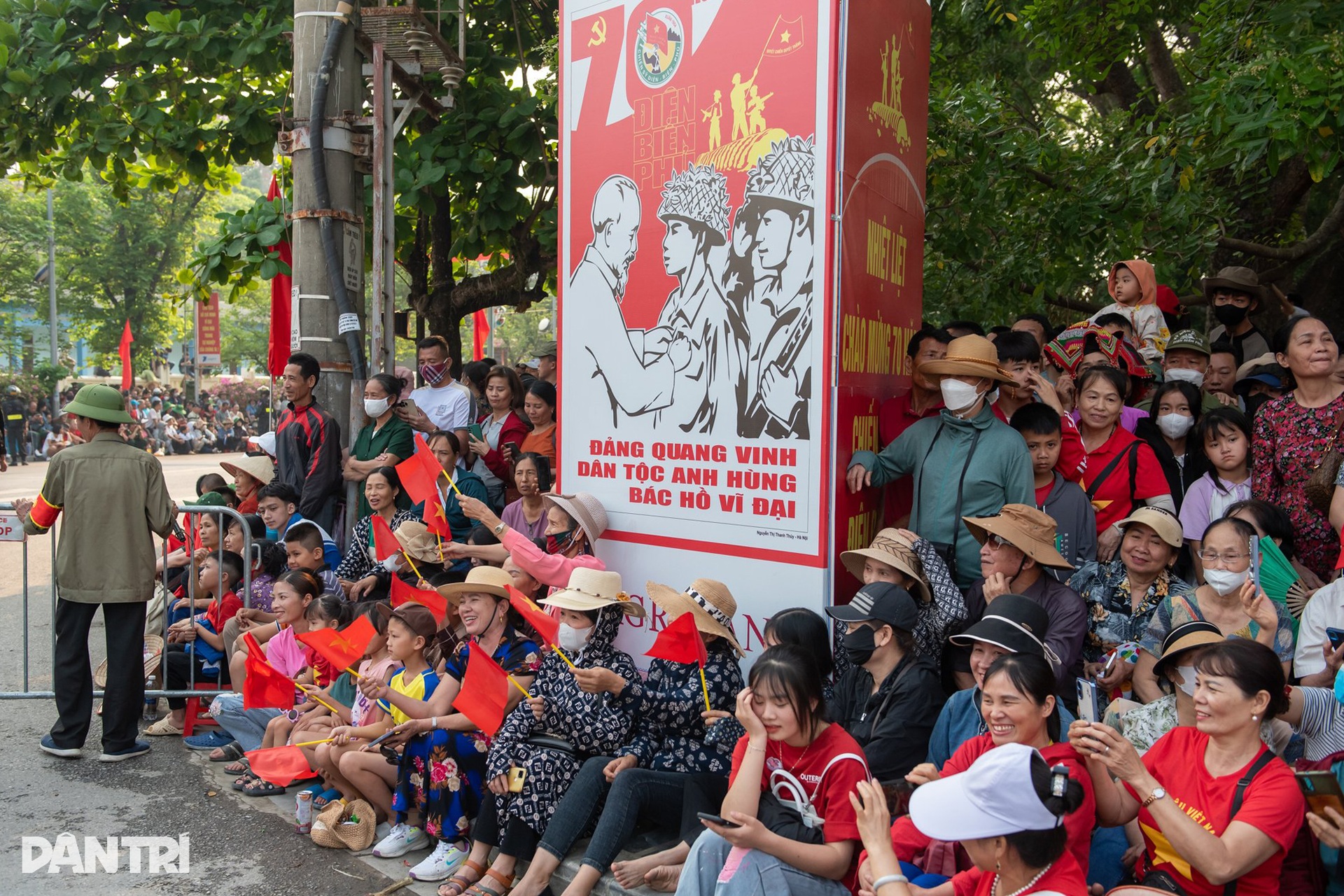 Cuộc tề tựu đồng bào trong ngày vui nhất miền Tây Bắc - 4