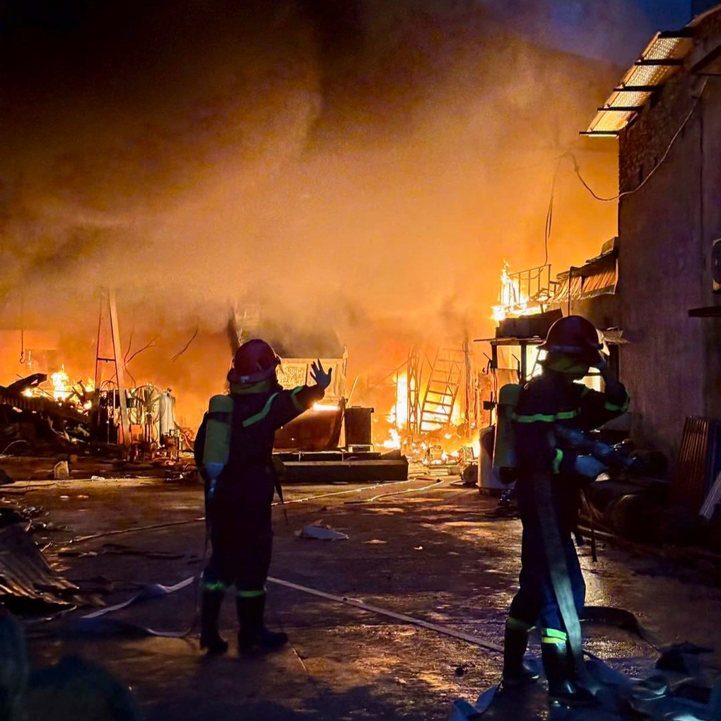 Cháy gara ô tô ở Phú Thọ - 2