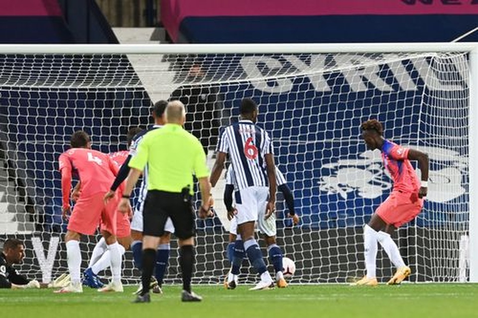 Sai lầm của trọng tài giúp Chelsea thoát thua West Brom - 15 Sai lầm của trọng tài giúp Chelsea thoát thua West Brom - 15