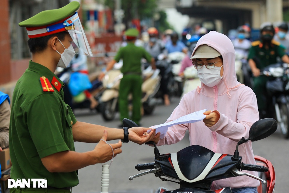 Công an Hà Nội kiến nghị TP quy định rõ đối tượng được di chuyển liên vùng - 2 Công an Hà Nội kiến nghị TP quy định rõ đối tượng được di chuyển liên vùng - 2
