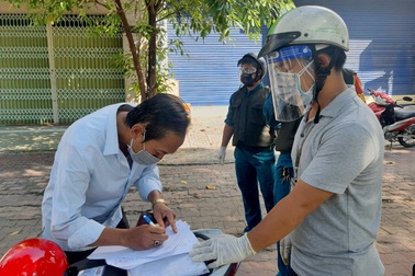 Người đàn ông vô tư đi tập thể dục vì tưởng TPHCM đã hết giãn cách