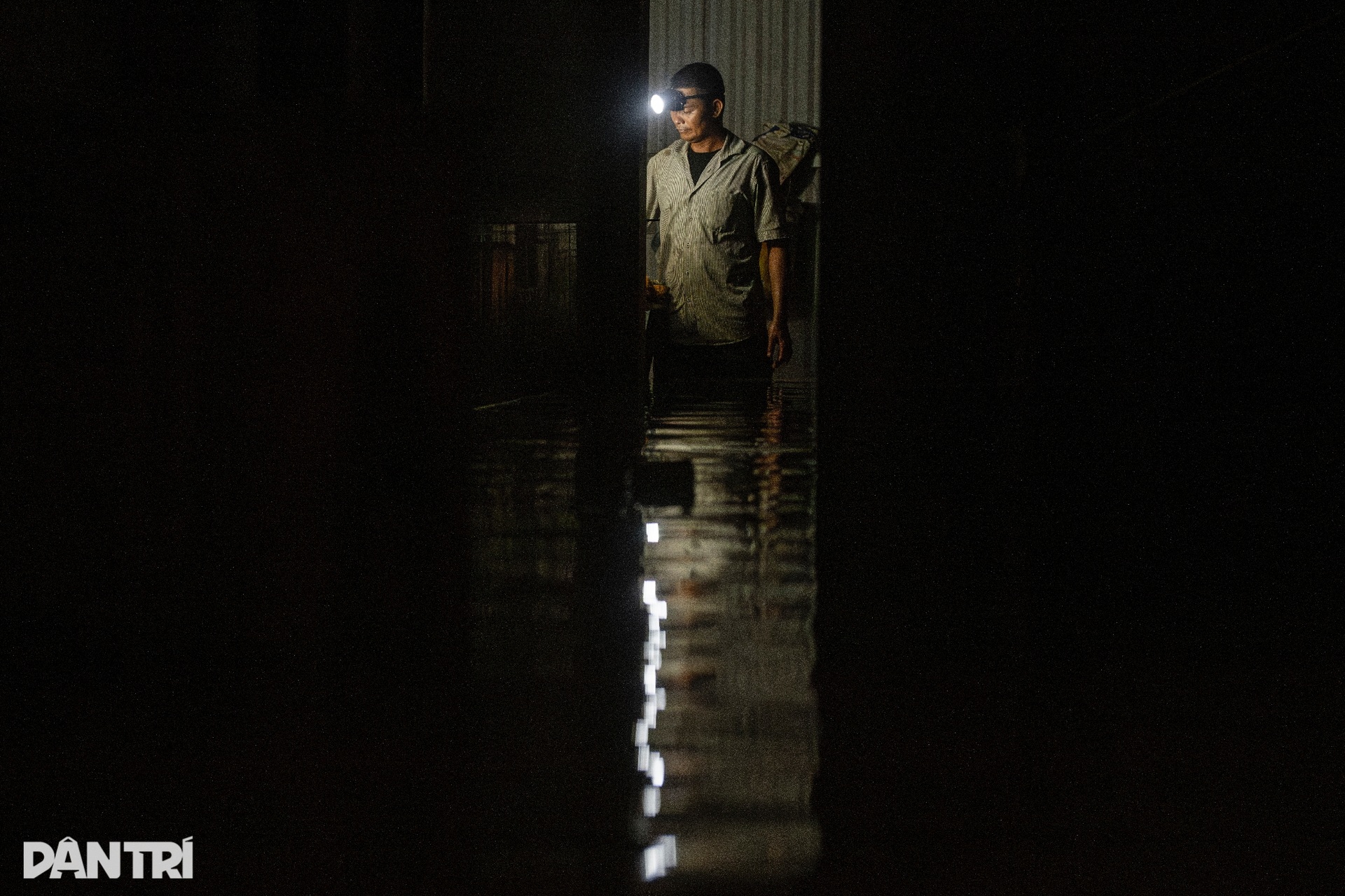 Bỏ ti vi, tủ lạnh... người dân Bắc Ninh trắng đêm chạy lũ lịch sử - 12 Bỏ ti vi, tủ lạnh... người dân Bắc Ninh trắng đêm chạy lũ lịch sử - 12