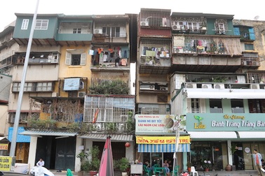 Ung dung sống trong khu tập thể nguy hiểm nhất Hà Nội sát hồ Thành Công