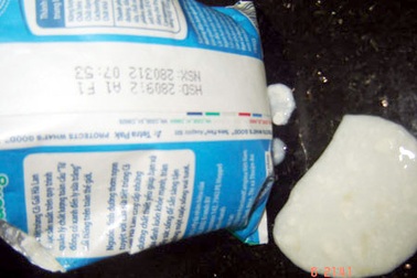 Sữa tươi cô gái Hà Lan bị “tố” chua, kết tủa