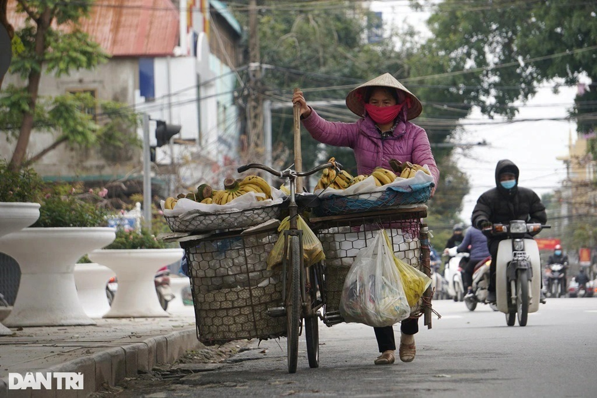 Người lao động chật vật mưu sinh trong giá lạnh thấu xương - 7 Người lao động chật vật mưu sinh trong giá lạnh thấu xương - 7