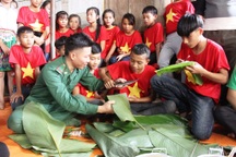 Mang Tết sớm đến với học sinh rẻo cao xứ Nghệ