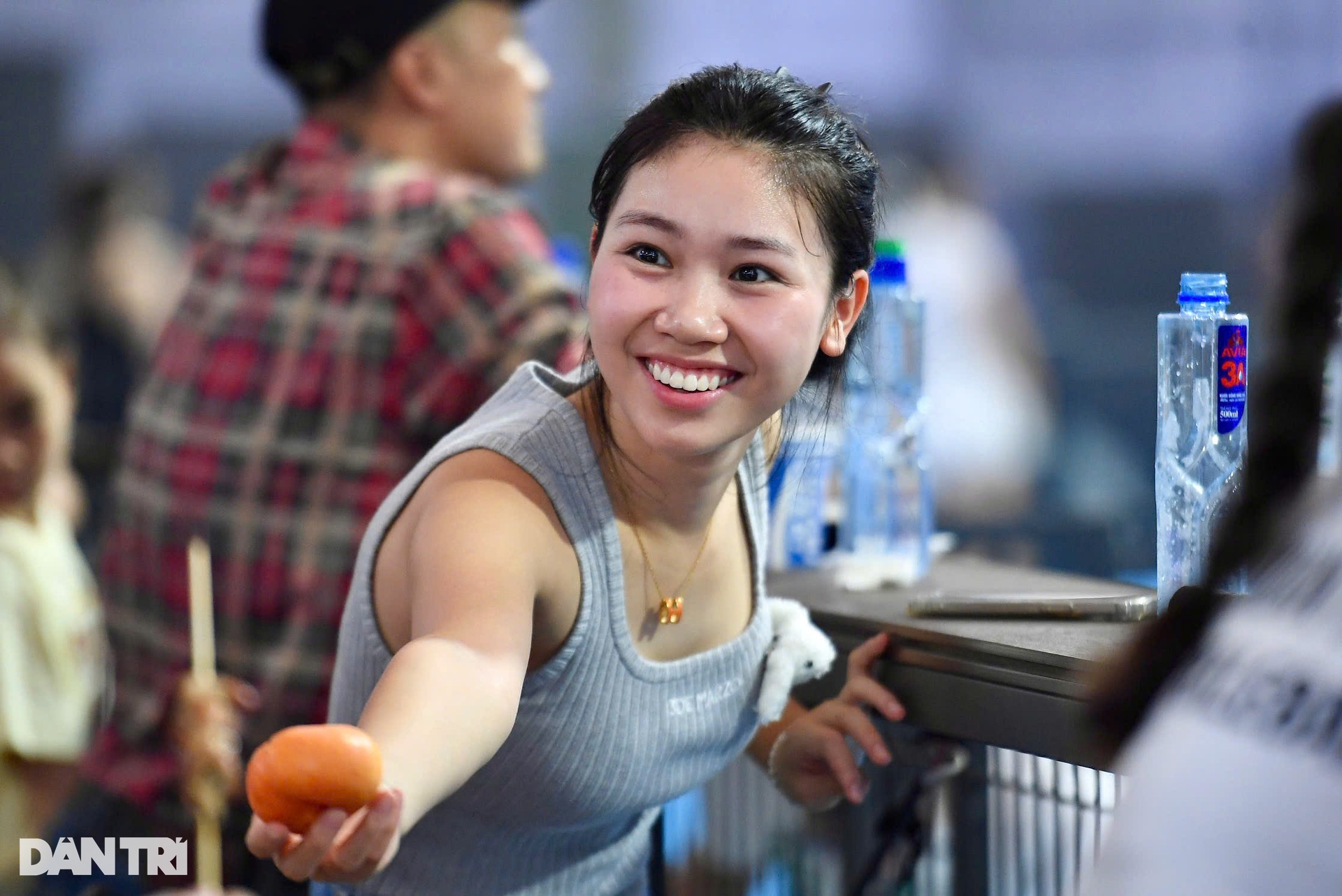 Cổ động viên xinh đẹp làm tăng sức nóng tại giải pickleball báo Dân trí - 5 Cổ động viên xinh đẹp làm tăng sức nóng tại giải pickleball báo Dân trí - 5
