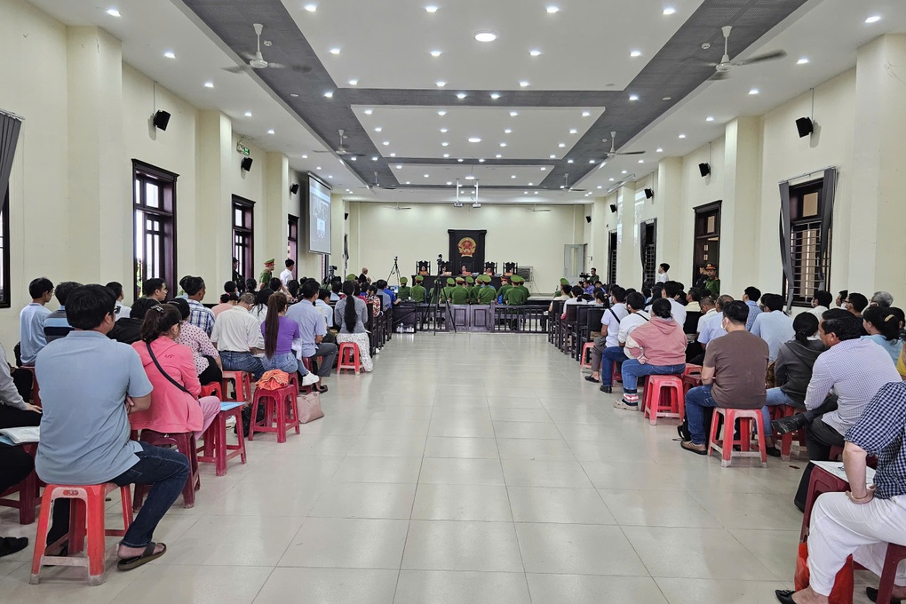 Gần 1.000 người ở Tây Ninh sập bẫy dự án “ma”, nhóm bị cáo hầu tòa - 2 Gần 1.000 người ở Tây Ninh sập bẫy dự án “ma”, nhóm bị cáo hầu tòa - 2
