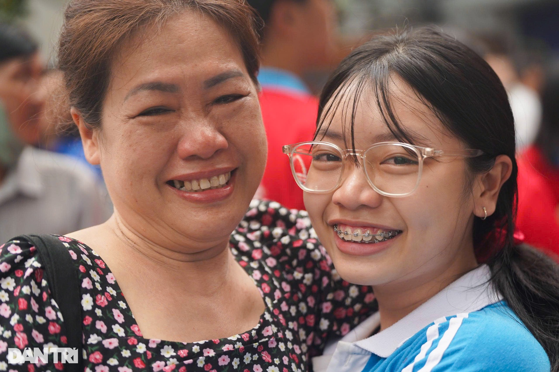 Niềm vui của hơn 76.000 thí sinh TPHCM hoàn thành kỳ thi vào lớp 10 - 11 Niềm vui của hơn 76.000 thí sinh TPHCM hoàn thành kỳ thi vào lớp 10 - 11