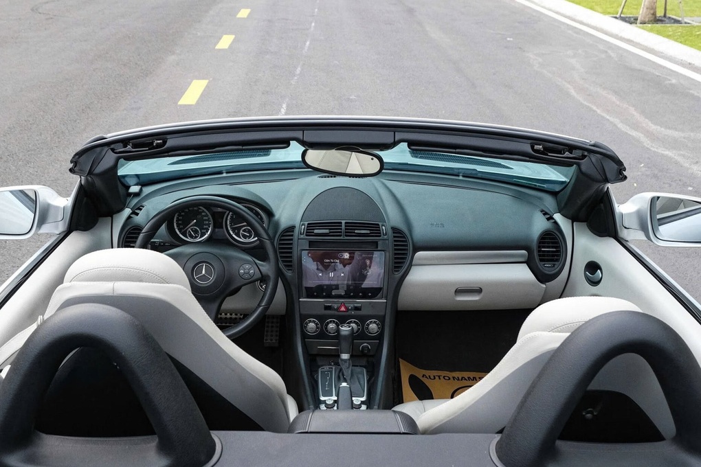 Hàng hiếm Mercedes-Benz SLK 350 sau 17 năm vẫn được rao giá gần 1 tỷ đồng - 4 Hàng hiếm Mercedes-Benz SLK 350 sau 17 năm vẫn được rao giá gần 1 tỷ đồng - 4