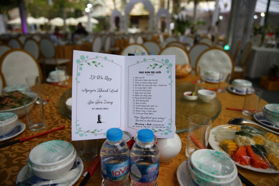 Đám cưới Tiến Dũng và Khánh Linh: Gần 2000 khách, bất ngờ quà cảm ơn - 12 Đám cưới Tiến Dũng và Khánh Linh: Gần 2000 khách, bất ngờ quà cảm ơn - 12