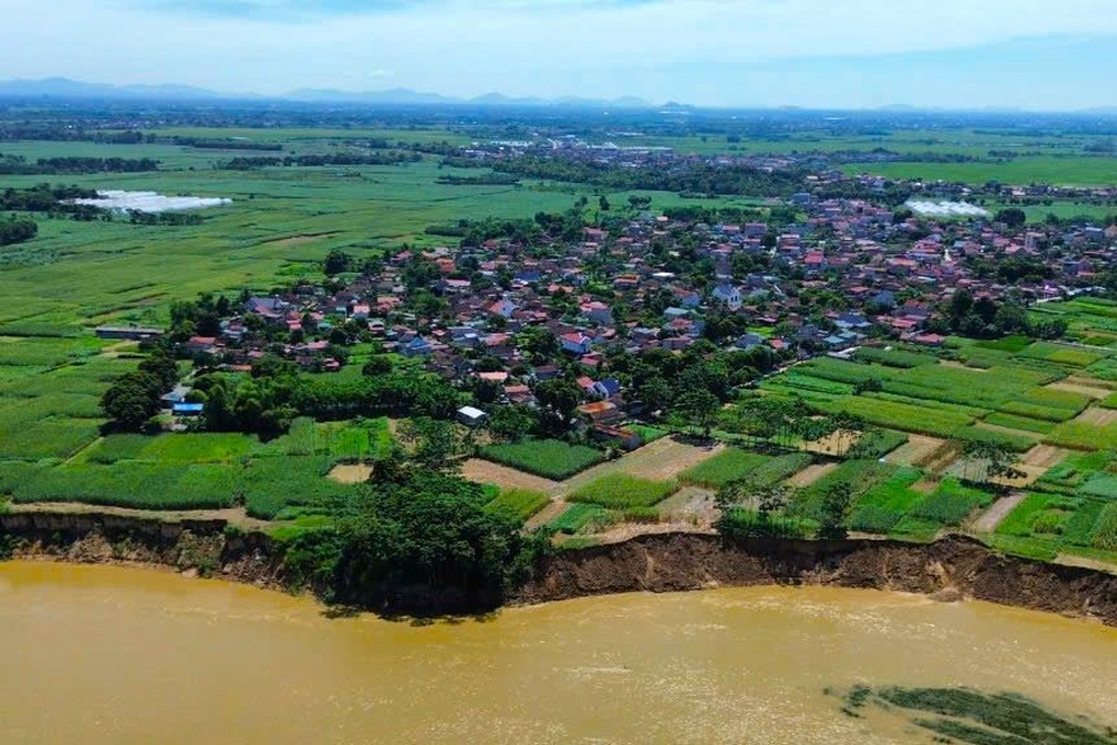 Thanh Hóa: Bờ sông Chu sạt lở, người dân lo làng bị nuốt - 3