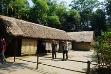 Tháng Năm, về thăm quê Bác để soi sửa mình