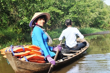 Đất sen hồng tìm cách “kéo” du khách trong mùa hạn, nắng