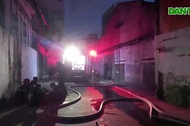 Cháy nhà trong hẻm tại quận 11 TP.HCM, 8 người tử vong