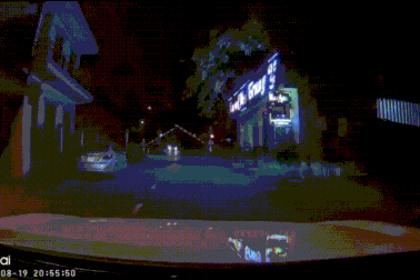 Gác chắn đường sắt bất ngờ nâng lên khi tàu hỏa đang lao tới