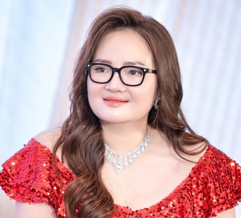 Những ai bị khởi tố cùng nữ doanh nhân Hoàng Hường? - 1