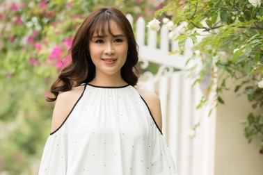 Hồng Diễm ngày càng quyến rũ sau khi tái ngộ “người tình” Hồng Đăng