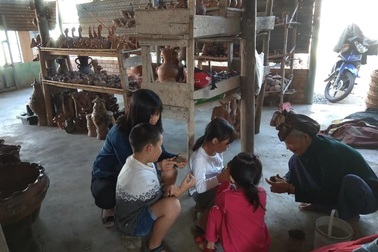 Làng gốm Bàu Trúc tất bật chuẩn bị đón khách Tết