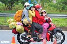 Chuyến hồi hương "bão táp" của lao động miền Tây: Quên Sài Gòn rồi!