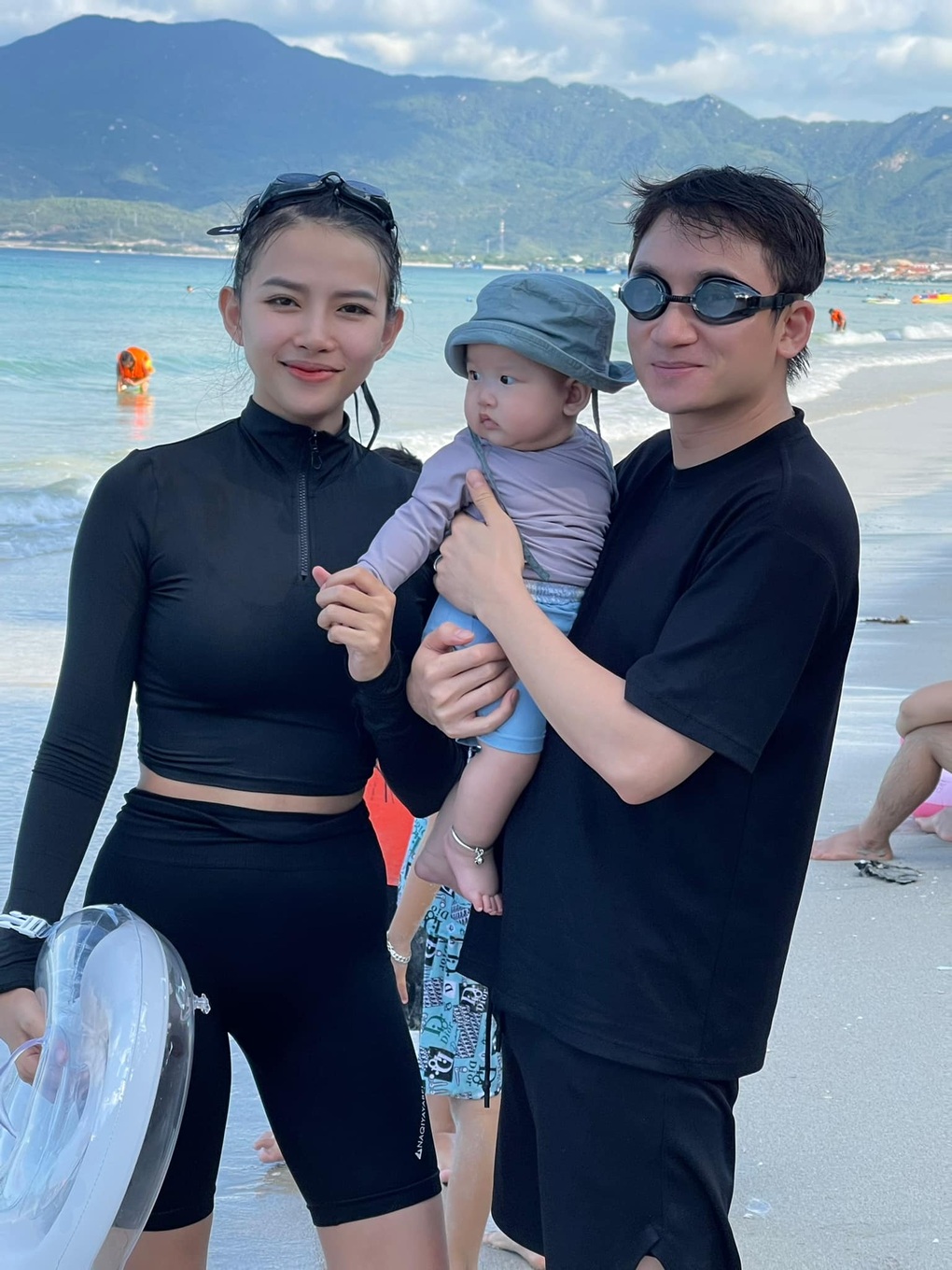 Phan Mạnh Quỳnh lấy vợ hot girl: Xây nhà 3 tầng cho vợ, khéo léo chăm con - 6 Phan Mạnh Quỳnh lấy vợ hot girl: Xây nhà 3 tầng cho vợ, khéo léo chăm con - 6