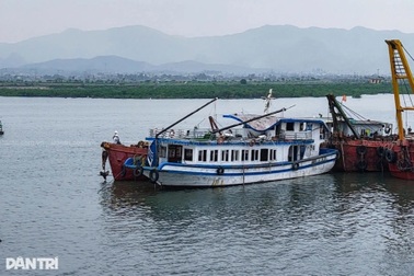 Ngư dân tiết lộ cách “sống còn” duy nhất khi gặp dông lốc giữa biển