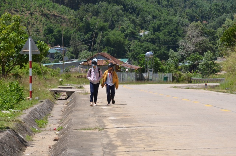 Quảng Ngãi đau đầu vì hàng trăm học sinh chưa đến lớp sau kỳ nghỉ Tết - 1 Quảng Ngãi đau đầu vì hàng trăm học sinh chưa đến lớp sau kỳ nghỉ Tết - 1