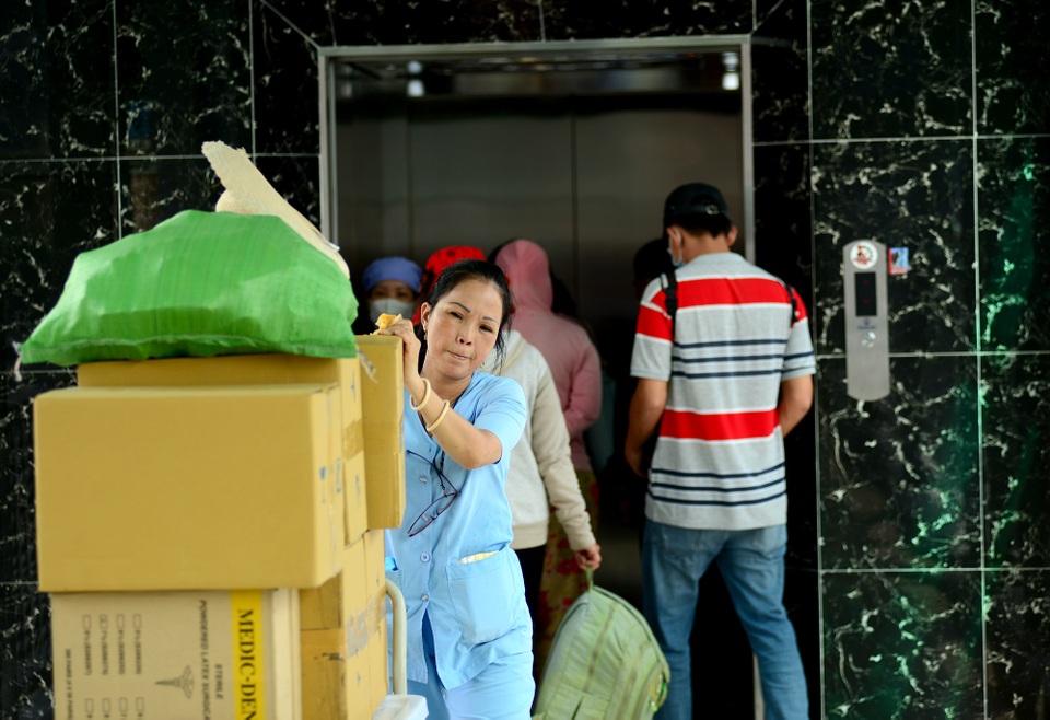 Cầu bộ hành lắp thang máy.jpg Cầu bộ hành lắp thang máy.jpg
