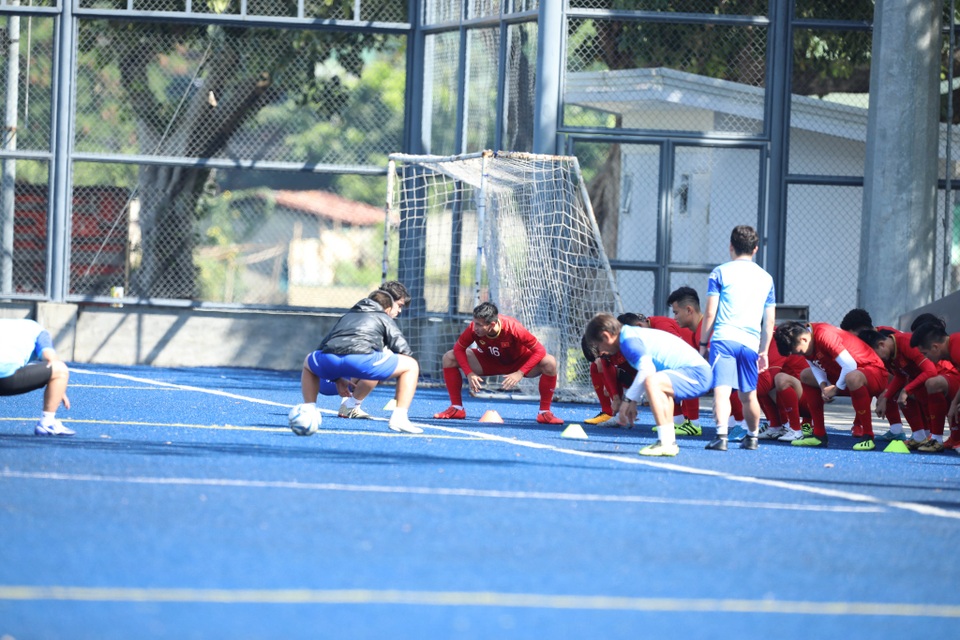 An ninh bảo vệ nghiêm ngặt, thầy Park tính kế chờ đấu U22 Lào - 10 An ninh bảo vệ nghiêm ngặt, thầy Park tính kế chờ đấu U22 Lào - 10