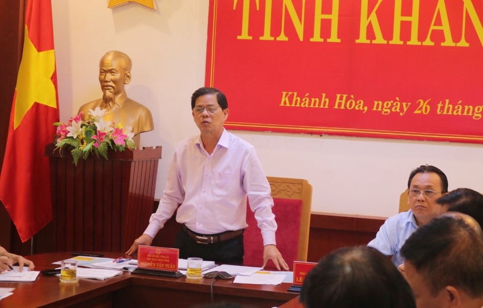 Chủ tịch Khánh Hòa: Kiên quyết di dời dân trên lồng bè vào bờ - 2 Chủ tịch Khánh Hòa: Kiên quyết di dời dân trên lồng bè vào bờ - 2