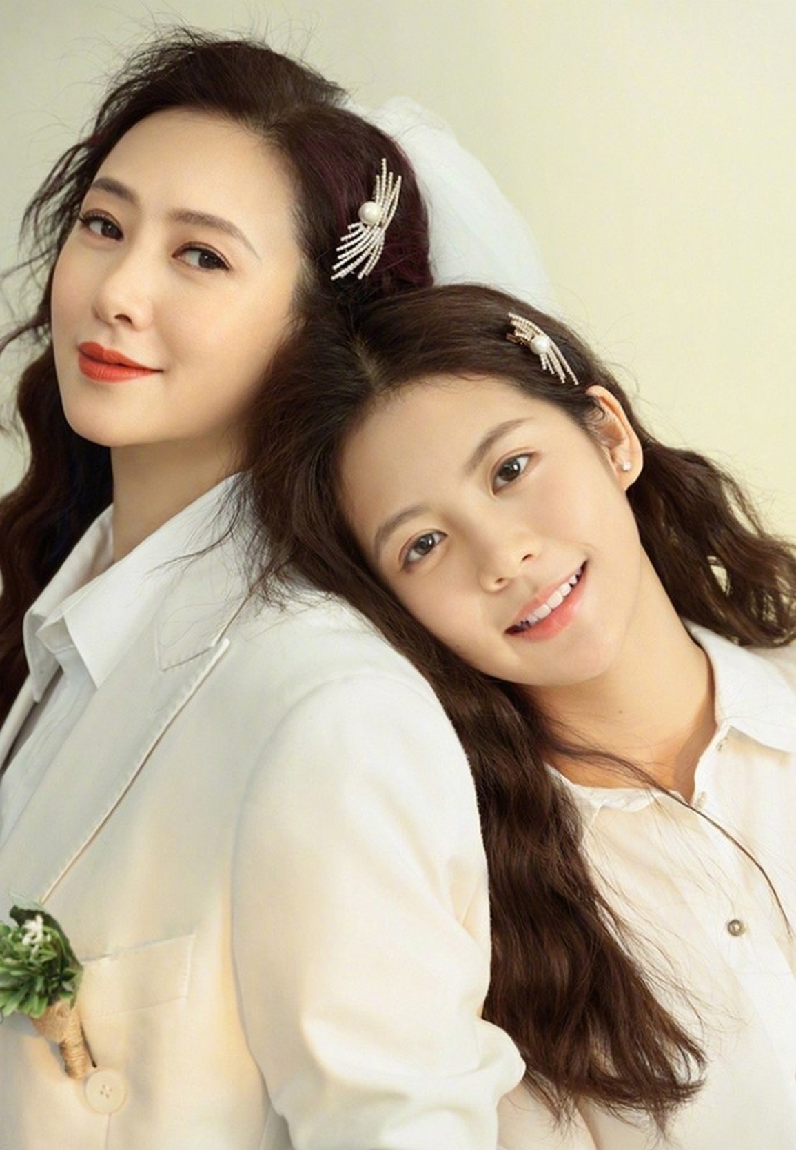 Hoa hậu bị bố mẹ từ mặt vì đóng phim nóng xinh đẹp, viên mãn ở tuổi 53 - 6 Hoa hậu bị bố mẹ từ mặt vì đóng phim nóng xinh đẹp, viên mãn ở tuổi 53 - 6