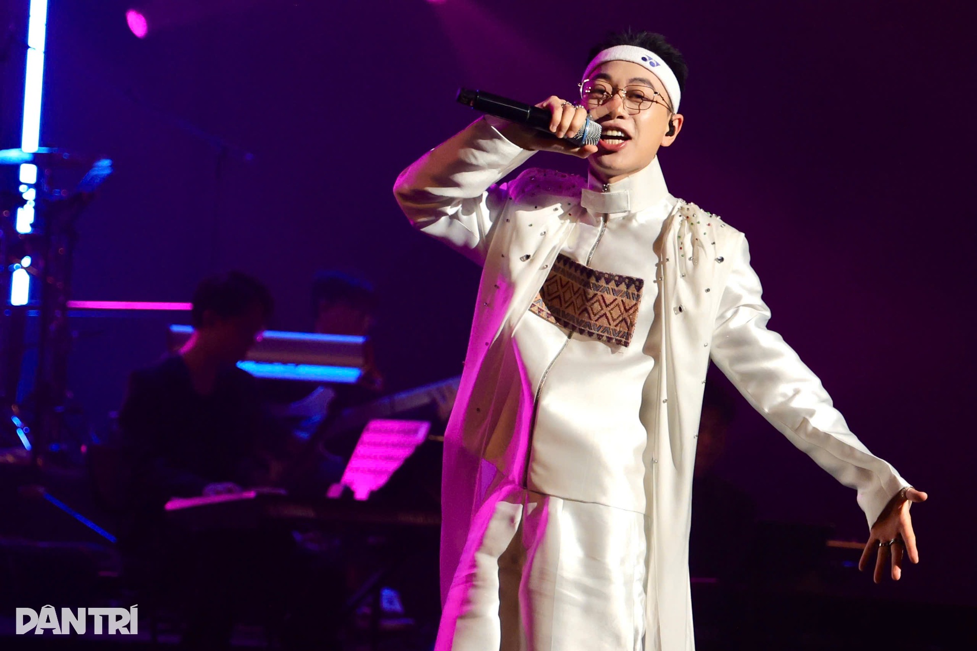 Những khoảnh khắc ấn tượng, bùng nổ trong concert Rực rỡ ngày mới - 10 Những khoảnh khắc ấn tượng, bùng nổ trong concert Rực rỡ ngày mới - 10