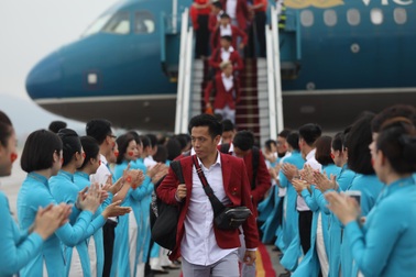 Hình ảnh các tuyển thủ Olympic Việt Nam về đến Hà Nội