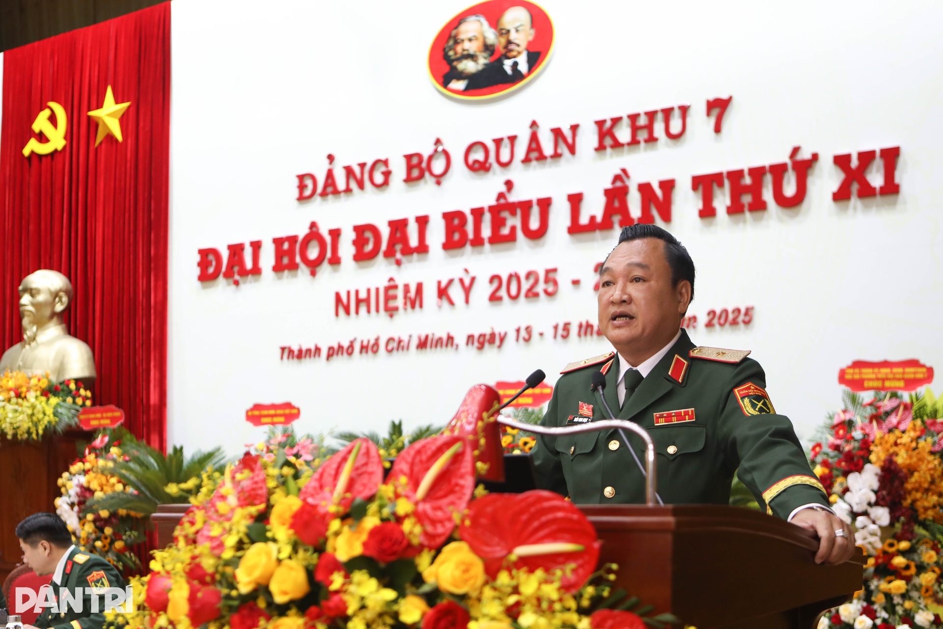 Thiếu tướng Trần Vinh Ngọc được bầu giữ chức Bí thư Đảng ủy Quân khu 7 - 5 Thiếu tướng Trần Vinh Ngọc được bầu giữ chức Bí thư Đảng ủy Quân khu 7 - 5