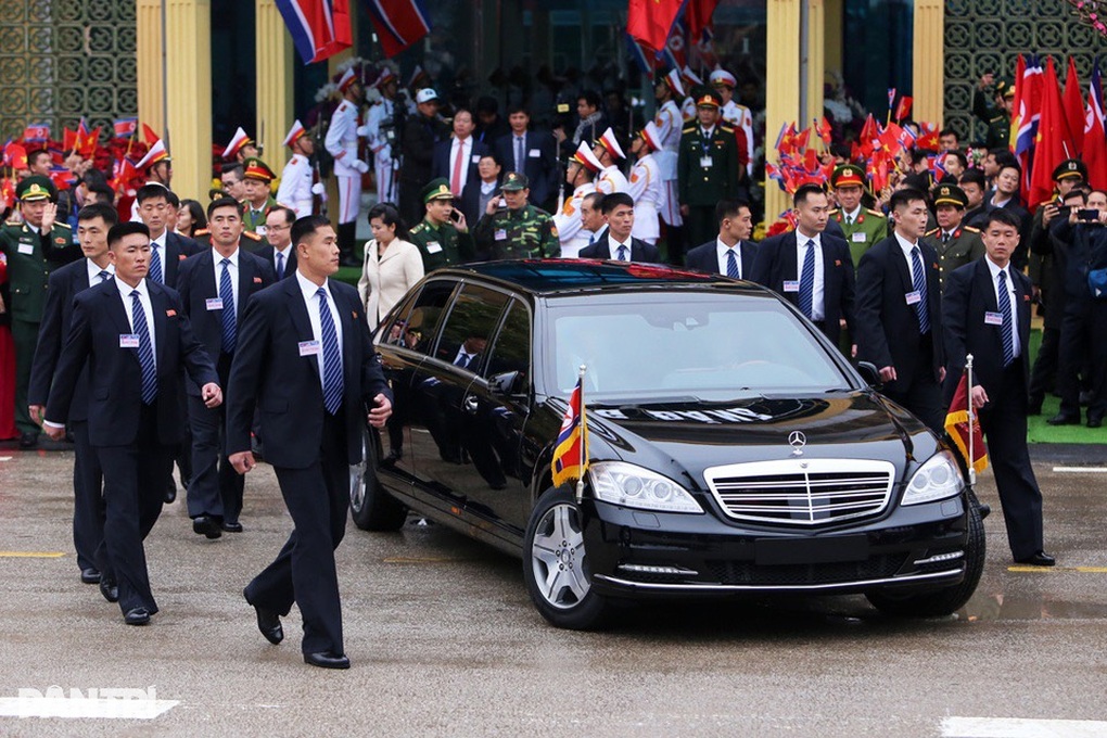 Những chiếc xe nguyên thủ nổi tiếng thế giới từng đến Việt Nam - 8 Những chiếc xe nguyên thủ nổi tiếng thế giới từng đến Việt Nam - 8