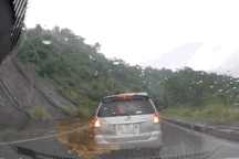 Cái kết "đẹp" cho tài xế khôn lỏi lấn làn vượt ẩu