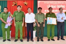 Thưởng nóng 100 triệu đồng vụ bắt trộm tài sản tại các dự án điện gió