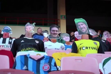 Borussia Dortmund dùng ma nơ canh cổ vũ đội bóng thi đấu