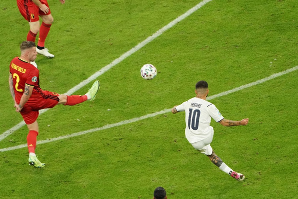 Đội tuyển Italia thăng hoa ở Euro 2020: Màn lột xác từ… gã lùn - 1 Đội tuyển Italia thăng hoa ở Euro 2020: Màn lột xác từ… gã lùn - 1