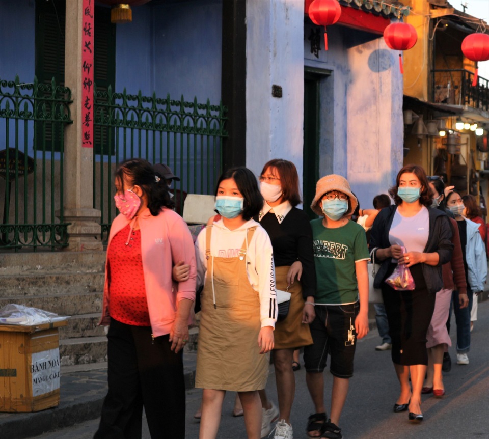 Du khách vẫn tấp nập du xuân Hội An dù đã hết kỳ nghỉ lễ - 6