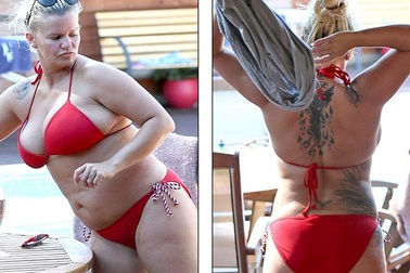 Ca sỹ Anh lộ thân hình béo tròn