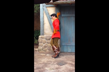 Nam diễn viên giận dữ khi bị "đụng chạm" khiến dân mạng tranh cãi