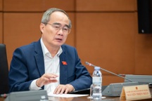 "Lương tối thiểu phải đủ nuôi được chính người đi làm và một con"