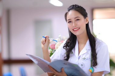 Những người phụ nữ đặc biệt từng "vào sinh ra tử" thi duyên dáng ngành y