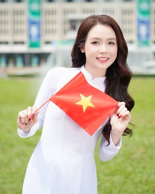 Sao Việt tự hào diện áo dài truyền thống đón đại lễ 30/4 - 11