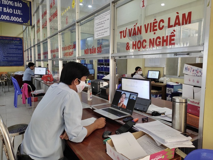 Lao động thất nghiệp được tư vấn việc làm và học nghề để quay lại thị trường lao động