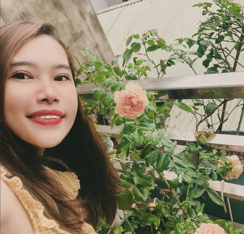Nữ nhân viên văn phòng cơi nới ban công, làm vườn hồng hơn 30 giống - 11 Nữ nhân viên văn phòng cơi nới ban công, làm vườn hồng hơn 30 giống - 11