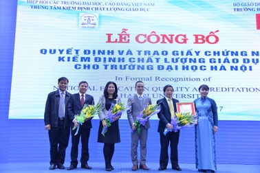 Trường ĐH Hà Nội nhận Giấy chứng nhận kiểm định chất lượng giáo dục